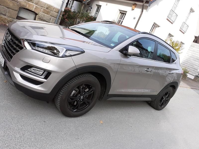 Andere farben Gebraucht 2019 Hyundai Tucson Premium SUV | 23.000 € (Fairer Preis) - Bild 1/4