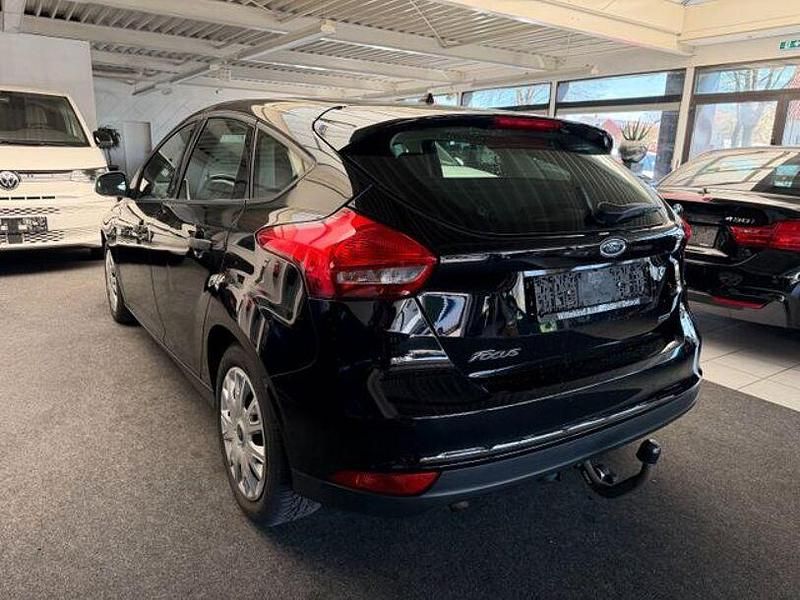 Gebraucht Ford Focus Ambiente 140 PS (102 kW) 2016 Andere Limousine