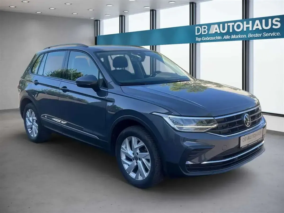 Gebraucht VW Tiguan Life 150 PS (110 kW) 2023 Grau SUV