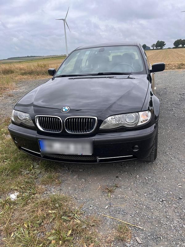 Schwarz Gebraucht 2004 BMW 330 Kombi | 5.500 € (Superpreis) - Bild 1/4