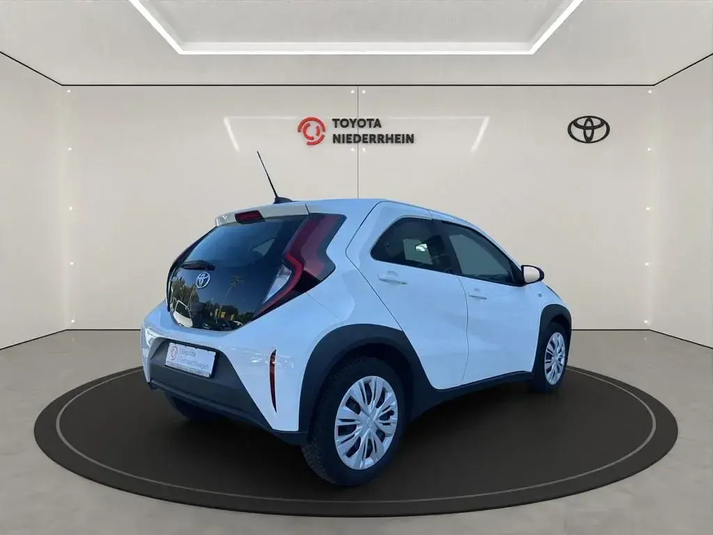 Gebraucht Toyota Aygo X X-play 72 PS (52 kW) 2022 Weiß SUV