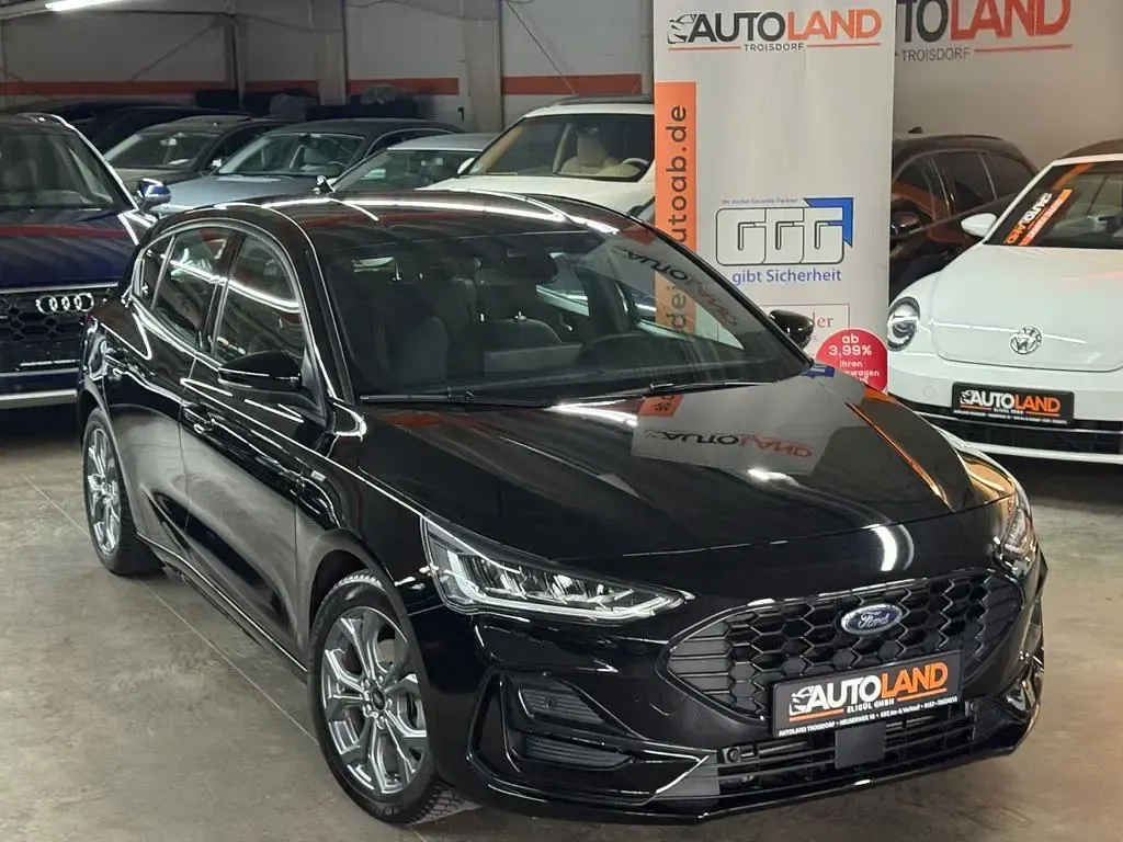 Używany Ford Focus ST-Line 125 KM (91 kW) 2023 Czarny Sedan/Limuzyna