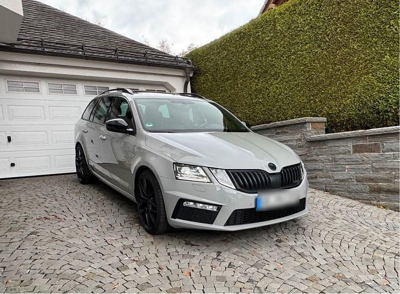 Grau Gebraucht 2017 Skoda Octavia RS Kombi | 19.499 € (Etwas zu teuer) - Bild 1/4