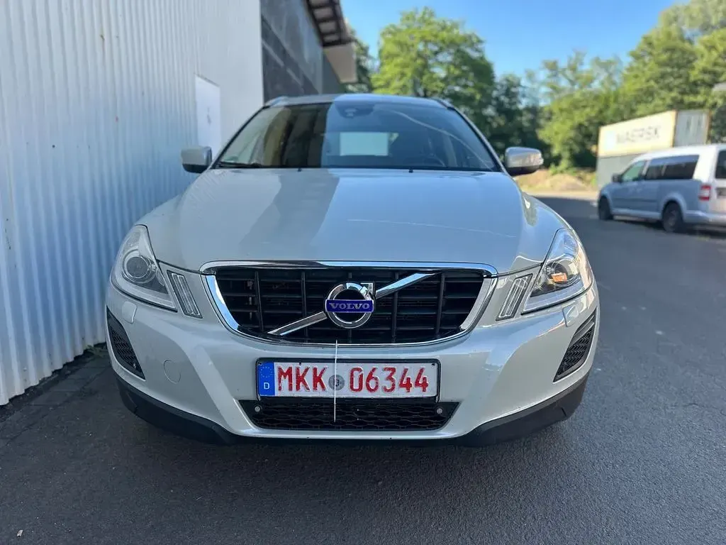 Gebraucht Volvo XC60 215 PS (158 kW) 2013 Cosmic white SUV