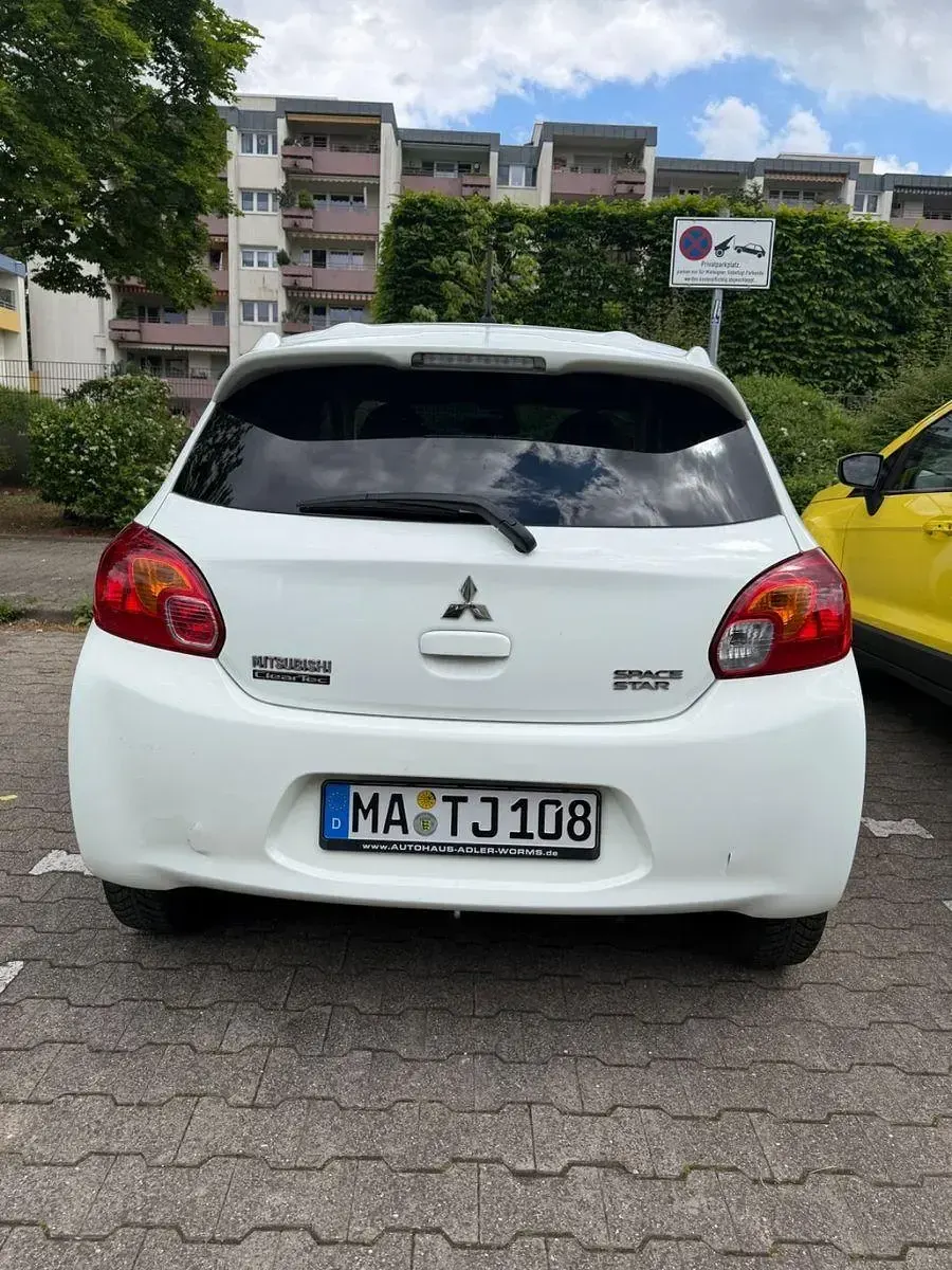 Gebraucht Mitsubishi Space Star Classic Collection Plus 80 PS (58 kW) 2015 Weiß Kleinwagen