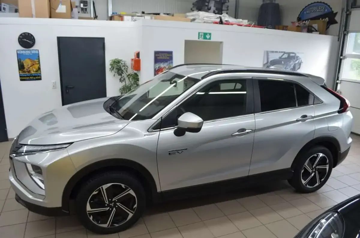 Gebraucht Mitsubishi Eclipse Cross Basis 188 PS (138 kW) 2022 Silber SUV