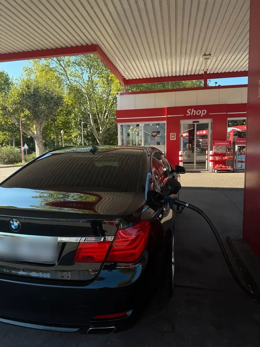 Gebraucht BMW 740 326 PS (239 kW) 2009 Schwarz Limousine
