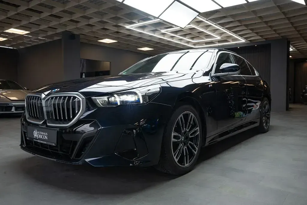 Gebraucht BMW 520 M Sport 197 PS (144 kW) 2024 Schwarz Limousine