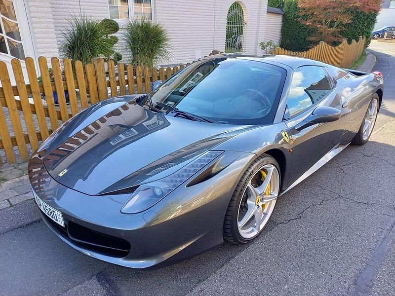 Gebraucht Ferrari 458 570 PS (419 kW) 2012 Grau Cabrio