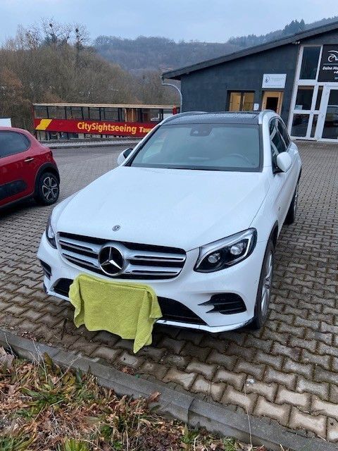 Weiß Gebraucht 2019 Mercedes GLC350 SUV | 28.900 € (Fairer Preis) - Bild 1/4