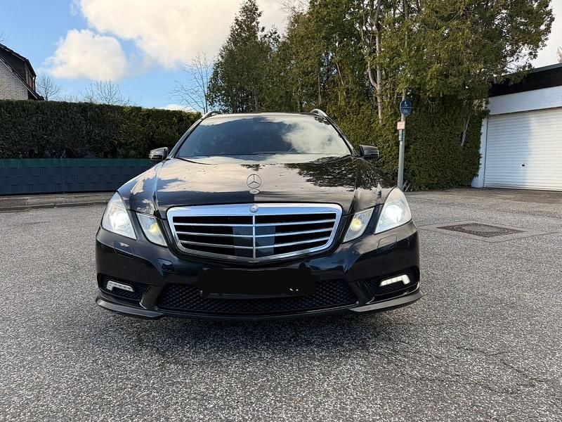 Gebraucht Mercedes E220 AMG 170 PS (125 kW) 2011 Schwarz Kombi