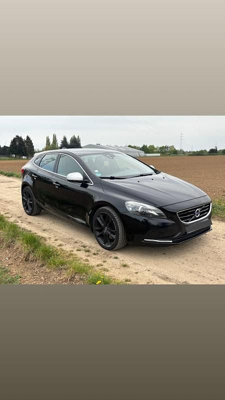 Gebraucht Volvo V40 190 PS (139 kW) 2015 Schwarz Kleinwagen