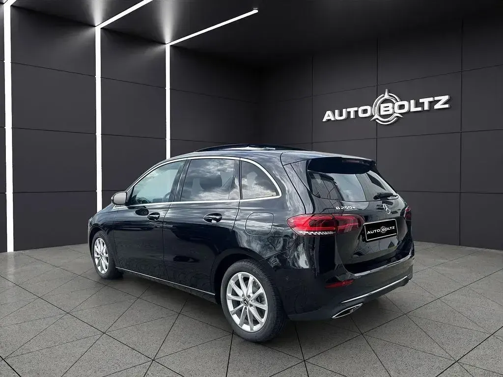 Gebraucht Mercedes B250 160 PS (117 kW) 2023 Schwarz Kleinwagen