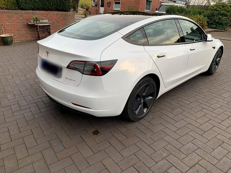 Gebraucht Tesla Model 3 Long Range AWD 366 kW (498 PS) 2022 Weiß Limousine