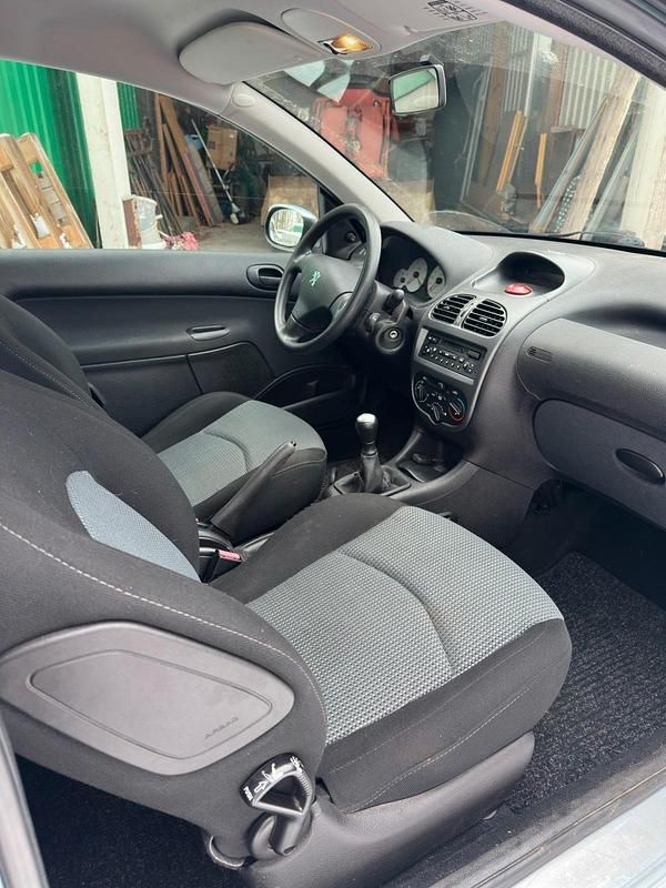 Gebraucht Peugeot 206 75 PS (55 kW) 2005 Grau Kleinwagen
