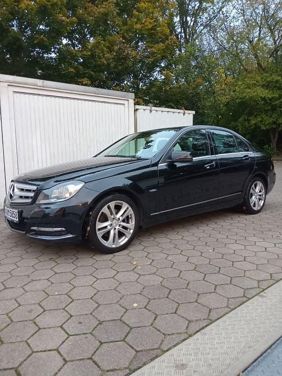 Schwarz Gebraucht 2012 Mercedes C250 Avantgarde Limousine | 11.000 € (Fairer Preis) - Bild 1/4