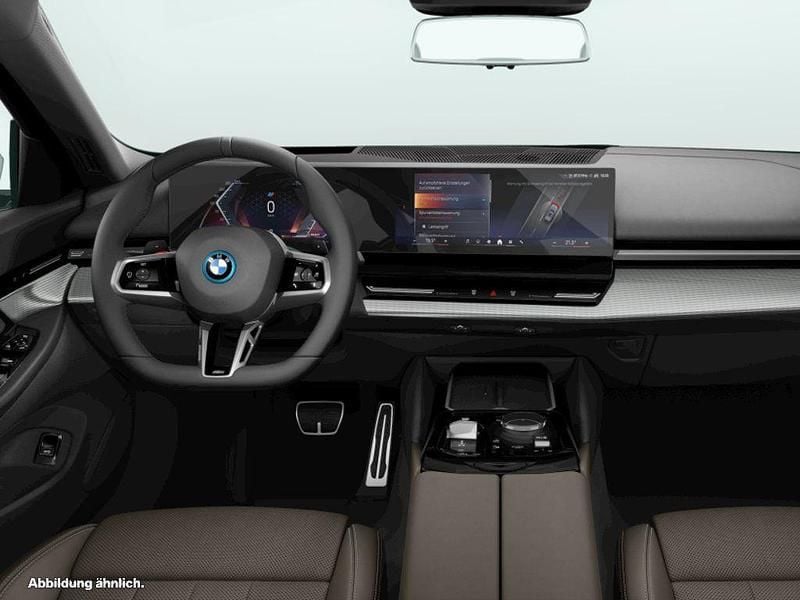 Gebraucht BMW 550e Comfort Edition 489 PS (359 kW) 2025 Kombi
