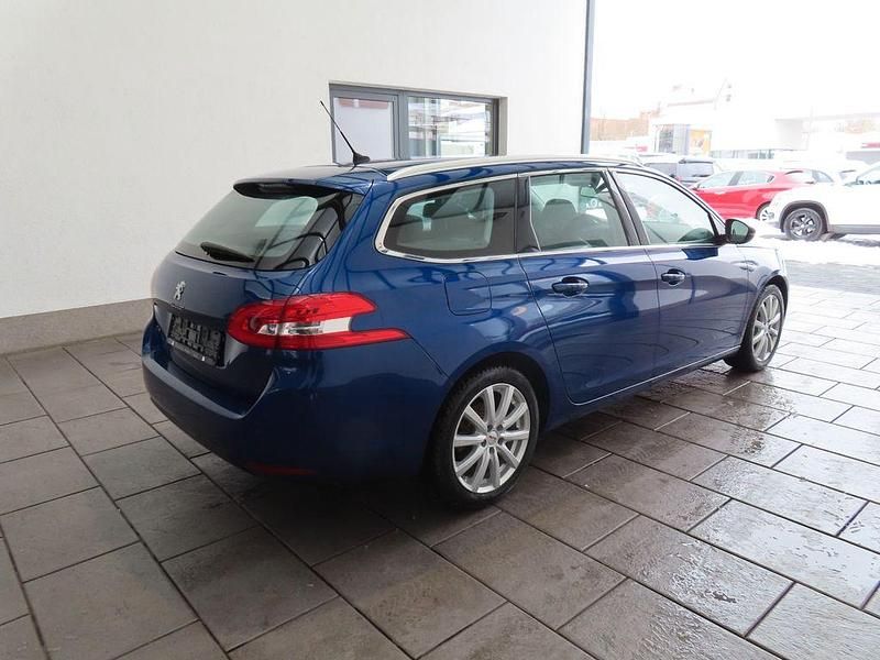 Gebraucht Peugeot 308 Allure 131 PS (96 kW) 2018 Blau Kombi