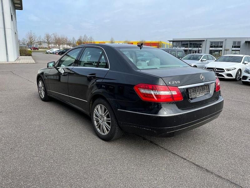 Gebraucht Mercedes E250 204 PS (150 kW) 2009 Schwarz Limousine
