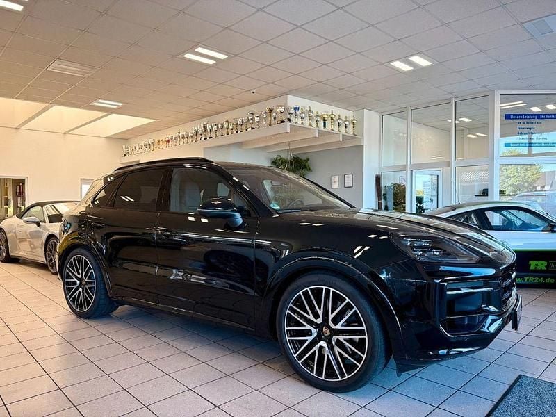 Schwarz Gebraucht 2024 Porsche Cayenne SUV | 121.850 € - Bild 1/4