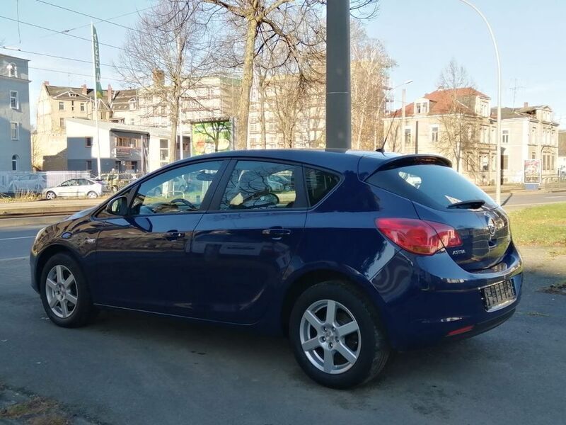 Gebraucht Opel Astra Selection 87 PS (63 kW) 2011 Blau Limousine
