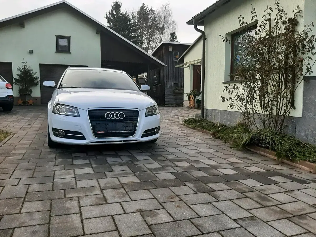 Gebraucht Audi A3 Sportback S-Line 125 PS (91 kW) 2011 Weiß Kleinwagen