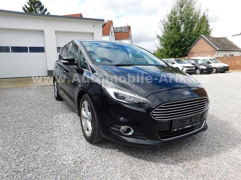 Schwarz Gebraucht 2016 Ford S-MAX Titanium Van / Kleinbus | 11.990 € (Fairer Preis) - Bild 1/4