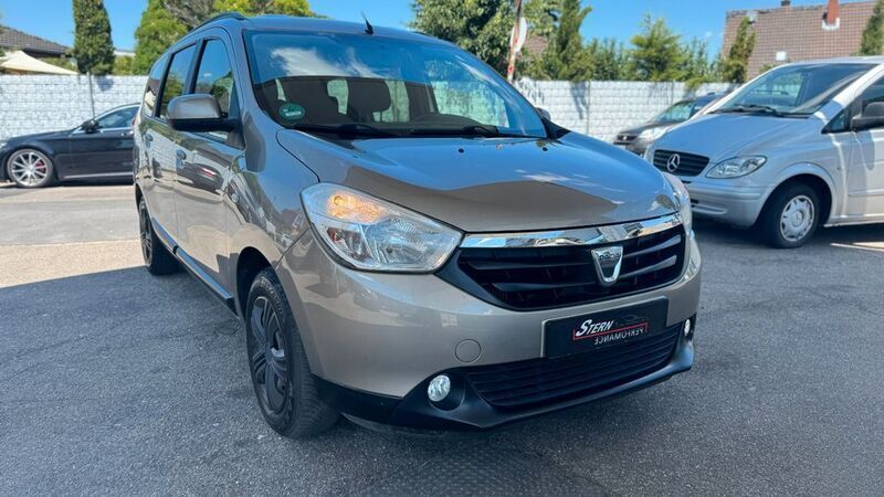 Braun Gebraucht 2012 Dacia Lodgy Prestige Van / Kleinbus | 4.990 € (Fairer Preis) - Bild 1/4