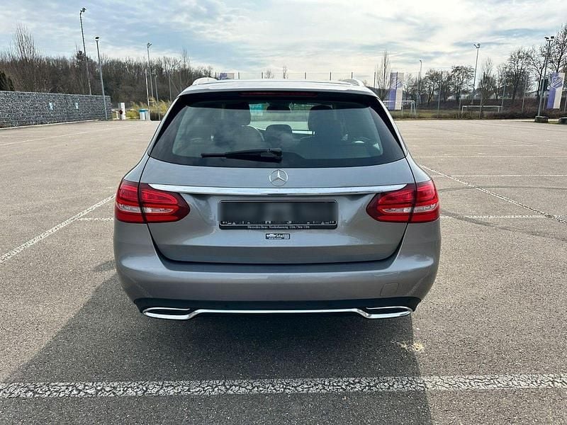 Gebraucht Mercedes C180 AMG line 156 PS (114 kW) 2016 Silber Kombi