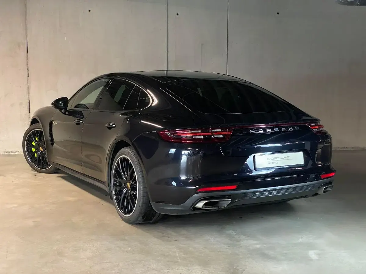 Gebraucht Porsche Panamera 4 E-Hybrid 462 PS (339 kW) 2019 Tiefschwarzmetallic Kleinwagen