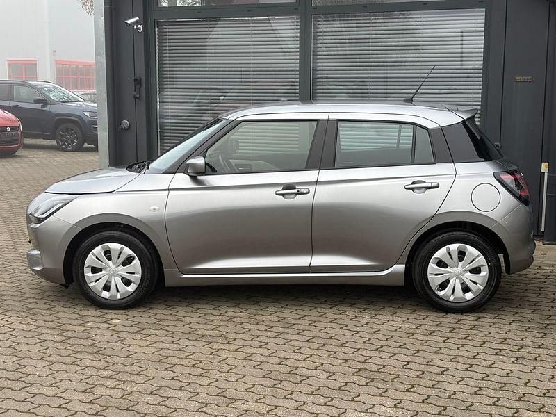 Neu Suzuki Swift Club 83 PS (61 kW) 2025 Silber Limousine