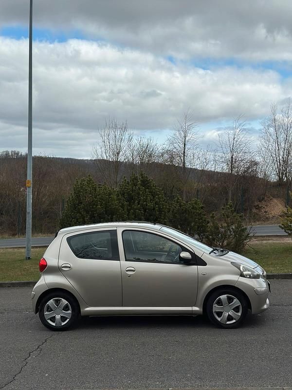 Gebraucht Toyota Aygo 68 PS (50 kW) 2008 Beige Kleinwagen