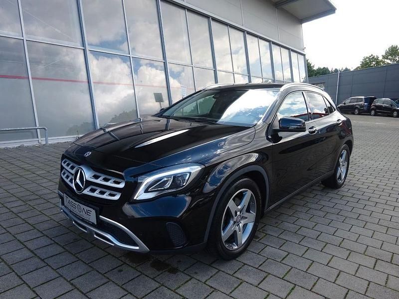 Schwarz Gebraucht 2018 Mercedes GLA220 Urban SUV | 22.350 € (Fairer Preis) - Bild 1/4