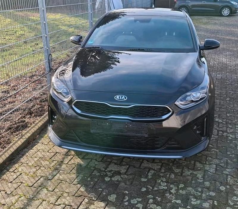 Gebraucht Kia ProCeed 140 PS (102 kW) 2021 Schwarz Limousine