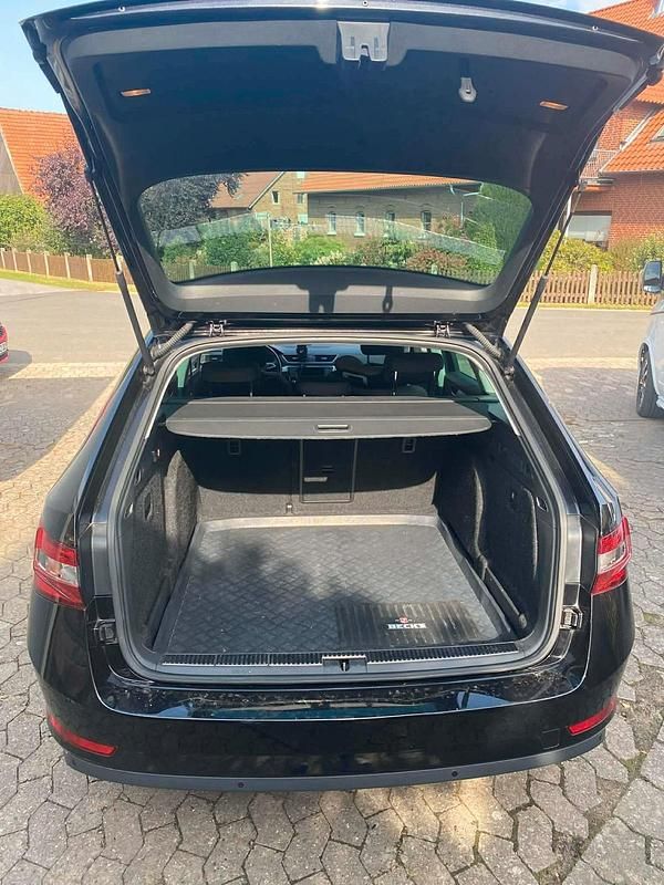 Gebraucht Skoda Superb 150 PS (110 kW) 2016 Schwarz Kombi