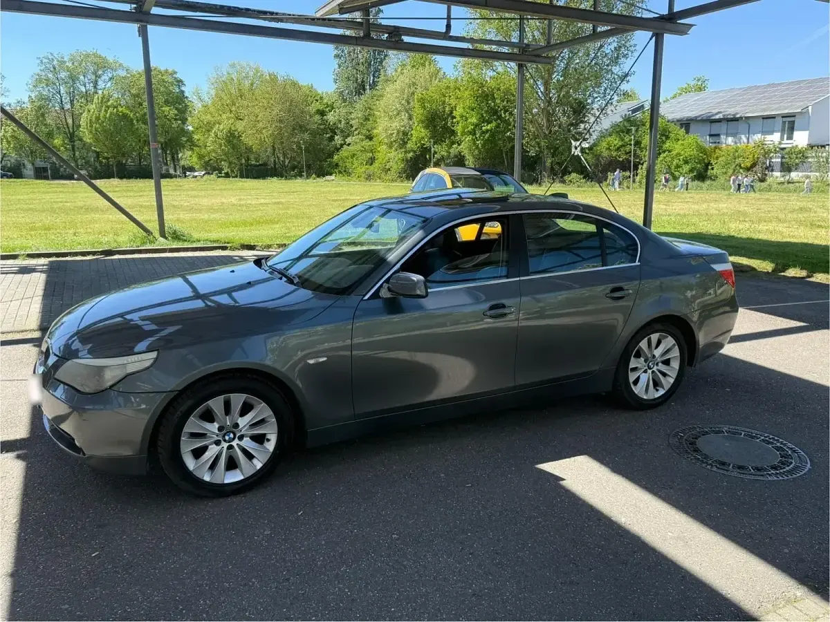 Gebraucht BMW 523 177 PS (130 kW) 2006 Silber Limousine