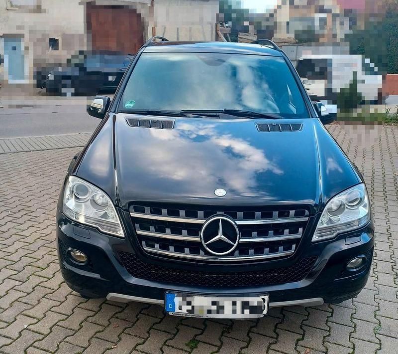Schwarz Gebraucht 2009 Mercedes ML350 SUV | 9.999 € (Fairer Preis) - Bild 1/4