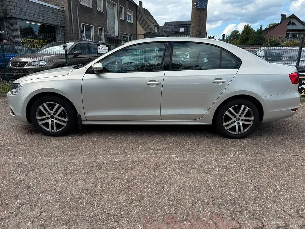 Gebraucht VW Jetta Comfortline 122 PS (89 kW) 2013 Grau Limousine