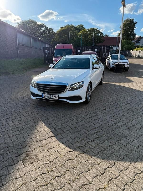 Weiß Gebraucht 2019 Mercedes E220 Kombi | 21.500 € (Superpreis) - Bild 1/4