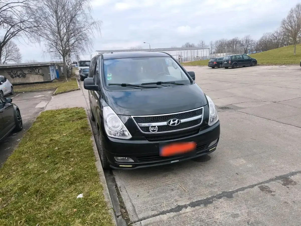 Gebraucht Hyundai H-1 Premium 170 PS (125 kW) 2012 Schwarz Van / Kleinbus