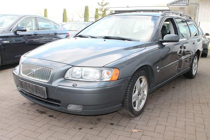 Gebraucht Volvo V70 Kinetic 185 PS (136 kW) 2006 Titanium grey pearl / metallic Kombi