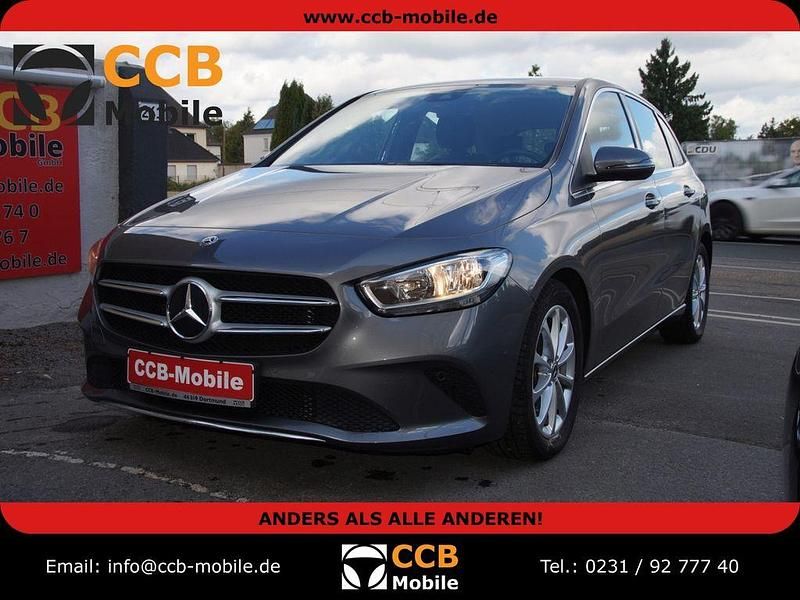 Grau Gebraucht 2019 Mercedes B180 Van / Kleinbus | 20.900 € (Fairer Preis) - Bild 1/4