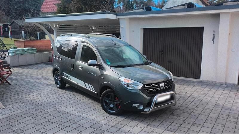 Gebraucht Dacia Dokker Stepway 115 PS (84 kW) 2018 Grau Van / Kleinbus