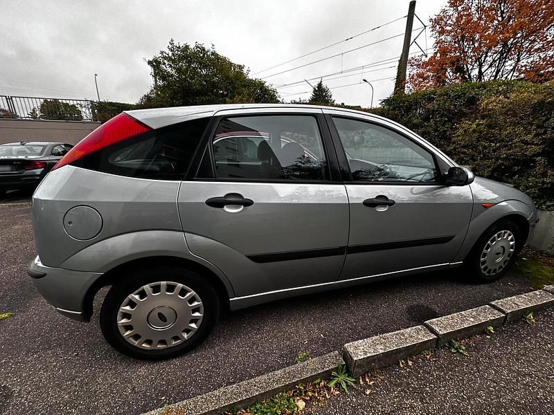 Usata Ford Focus 75 CV (55 kW) 2004 Grigio Berlina