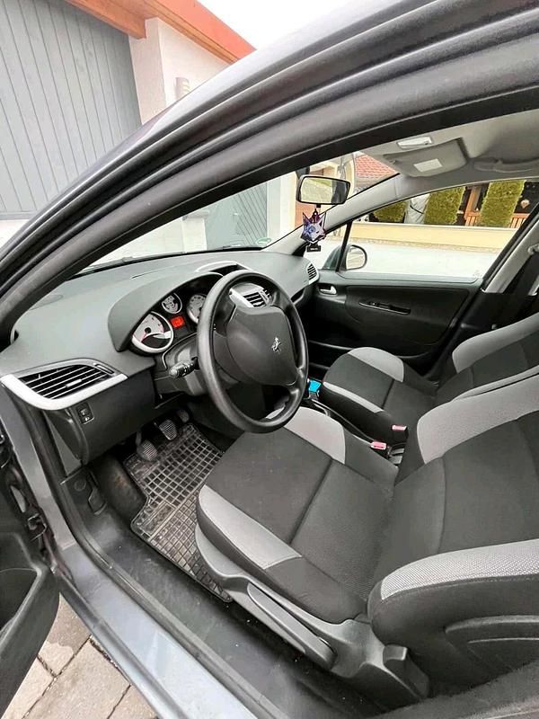 Gebraucht Peugeot 207 91 PS (66 kW) 2008 Andere farben Limousine