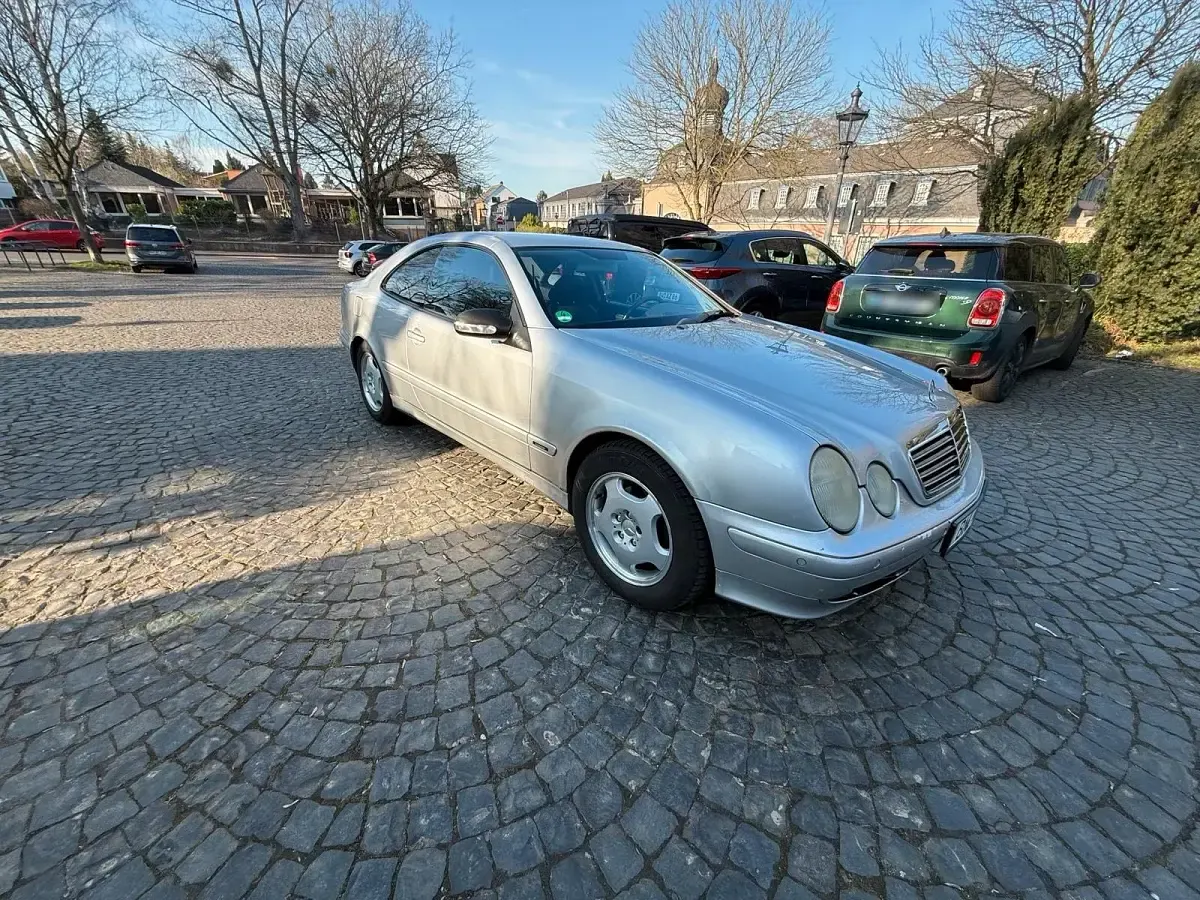 Gebraucht Mercedes CLK320 218 PS (160 kW) 2000 Silber Coupé
