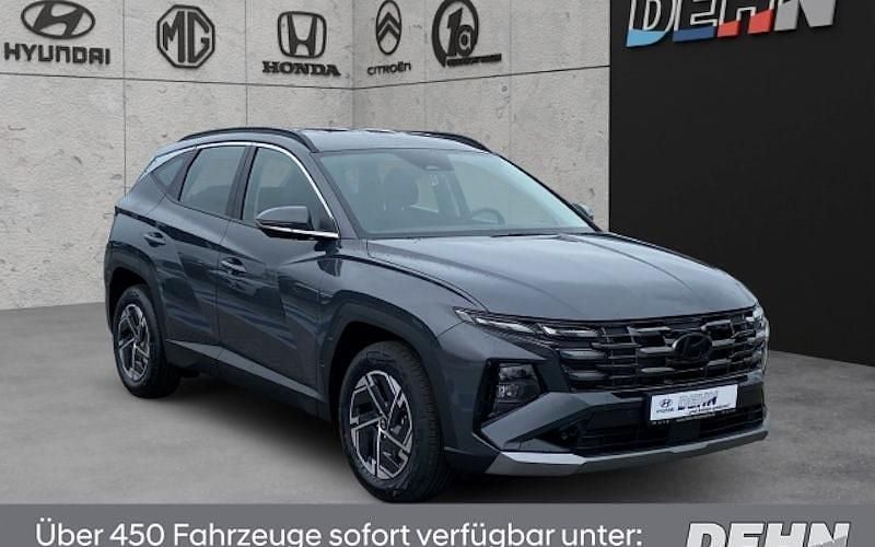 Grau Neu 2025 Hyundai Tucson Select SUV | 31.970 € (Guter Preis) - Bild 1/4