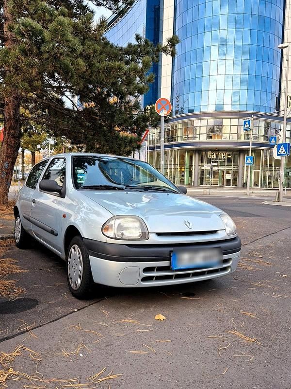 Grau Gebraucht 2001 Renault Clio II Basis Kleinwagen | 720 € (Superpreis) - Bild 1/4