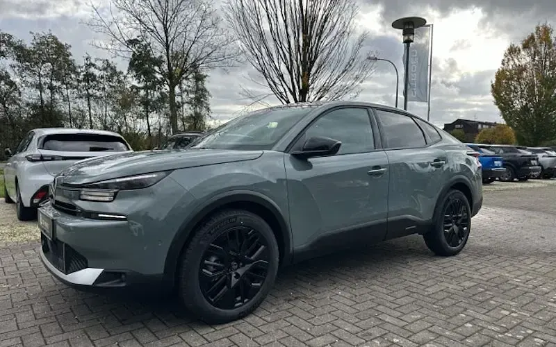 Neu Citroën C4 X 145 PS (106 kW) 2025 Grün SUV