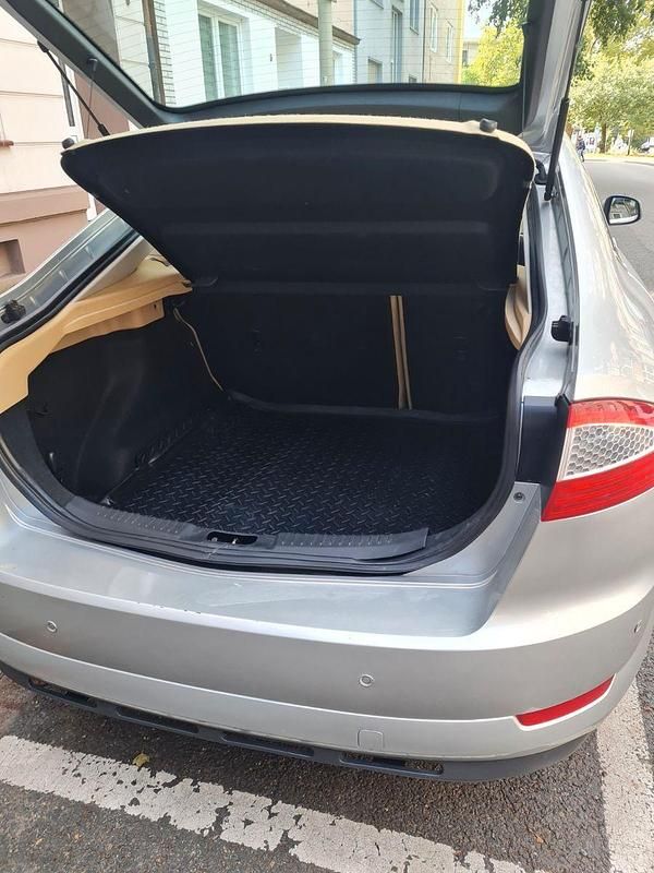 Grau Gebraucht 2007 Ford Mondeo Ghia Limousine | 1.500 € (Guter Preis) - Bild 1/4